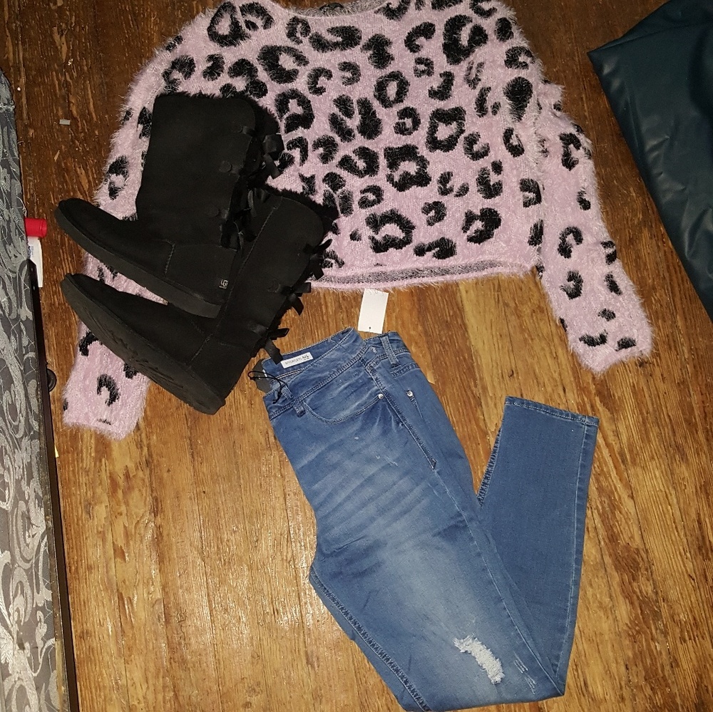 Lightly distressed Kensie jeans - Picture 2 of 8